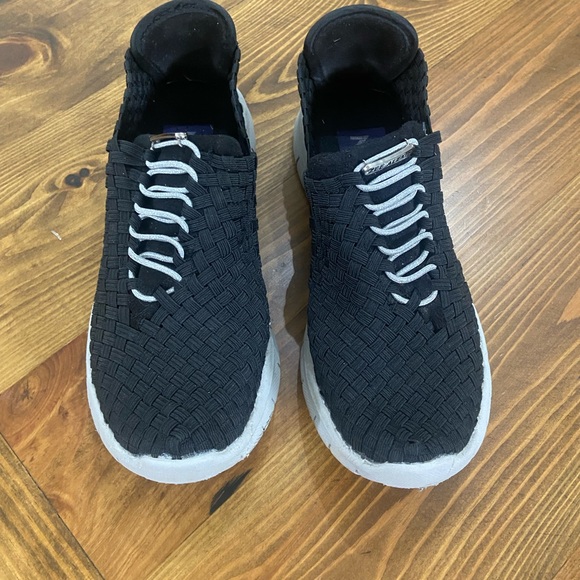 Women’s Black and White Zee Alexis Woven Sneakers - Picture 7 of 8